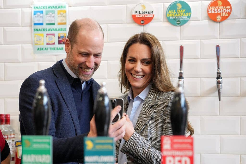 Prince William makes rare comment about 'fun' early years with Princess ...