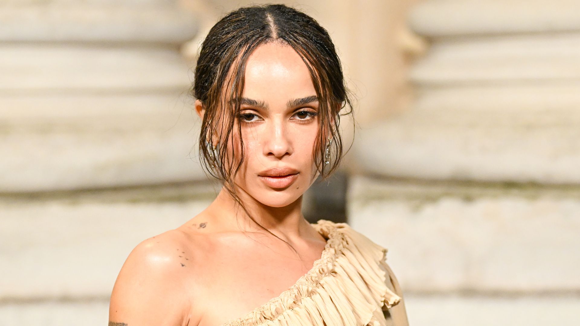 Los anillos de compromiso de Zoë Kravitz que han marcado cada etapa de ...
