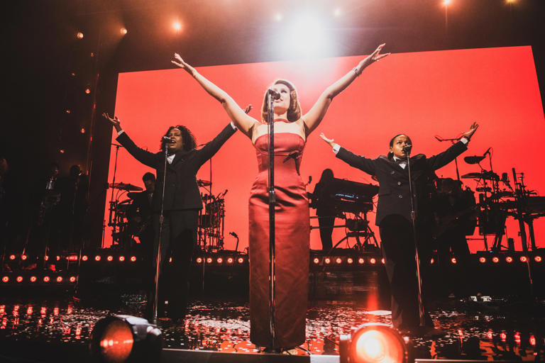 On tour, Raye is tender, fearless – and unforgettable