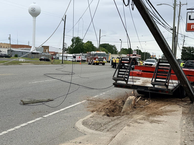 US 301 in Kenly closed after truck hits power pole