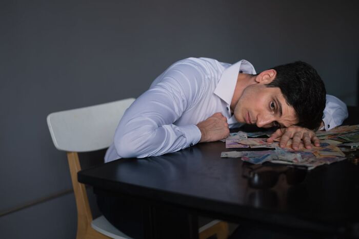 I May End Up Homeless: 70 Former Rich People Share How They Ended Up Broke
