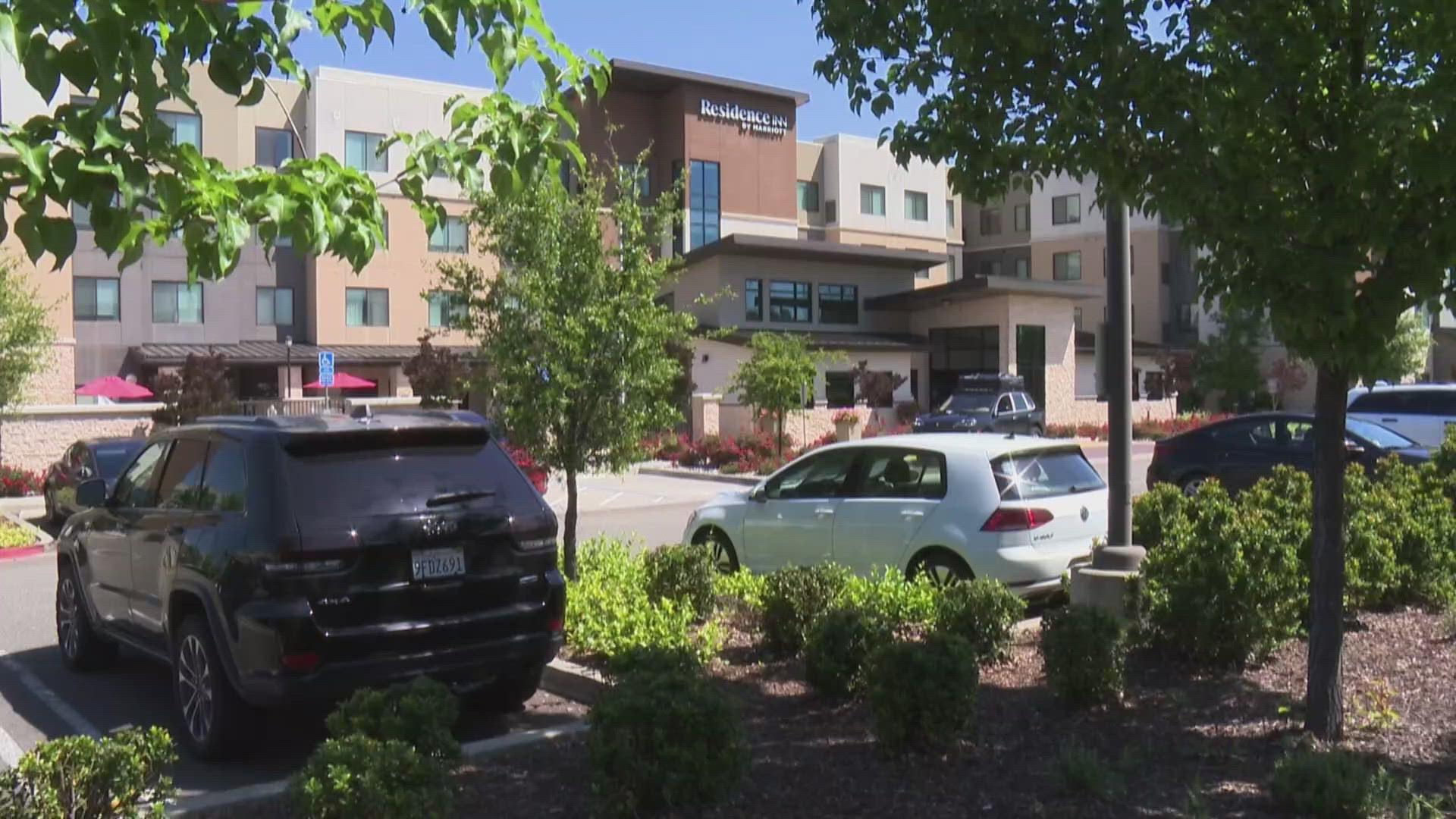 Police investigate overnight car break-ins at Roseville hotels, at ...
