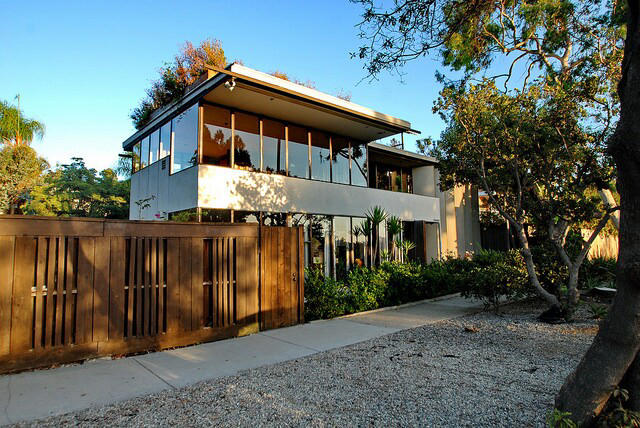 This LA apartment building was revolutionary. After years of neglect ...