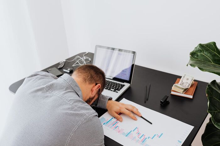 I May End Up Homeless: 70 Former Rich People Share How They Ended Up Broke