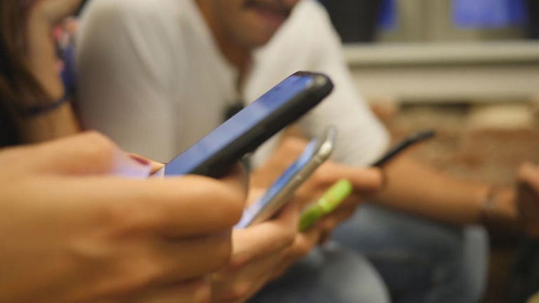 Bill to permanently ban cell phones in schools heads to Gov. Stitt