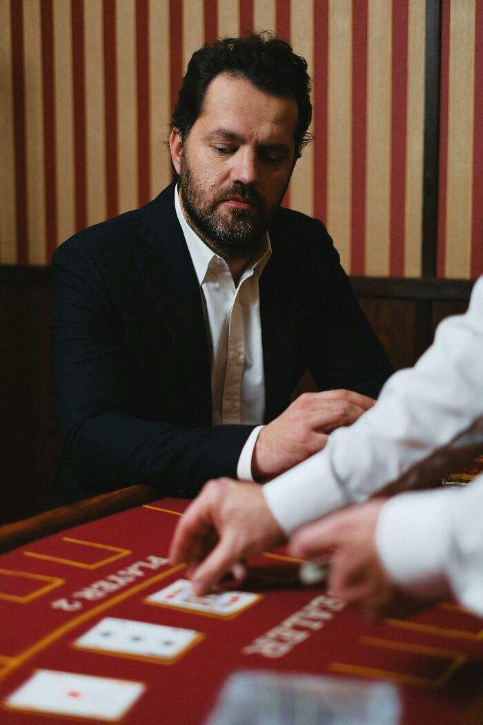 I May End Up Homeless: 70 Former Rich People Share How They Ended Up Broke