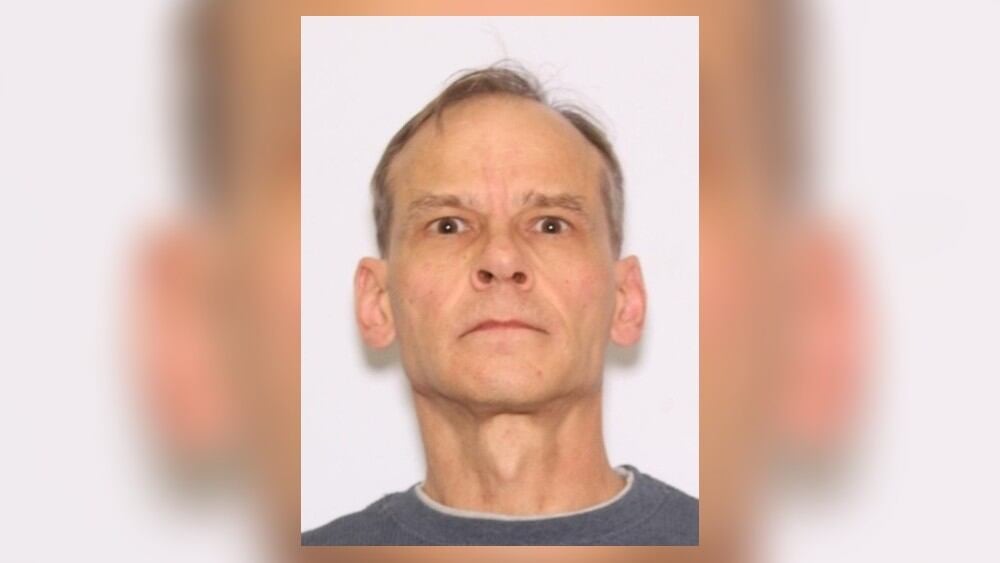Man accused of setting neighbor’s cars on fire takes plea deal