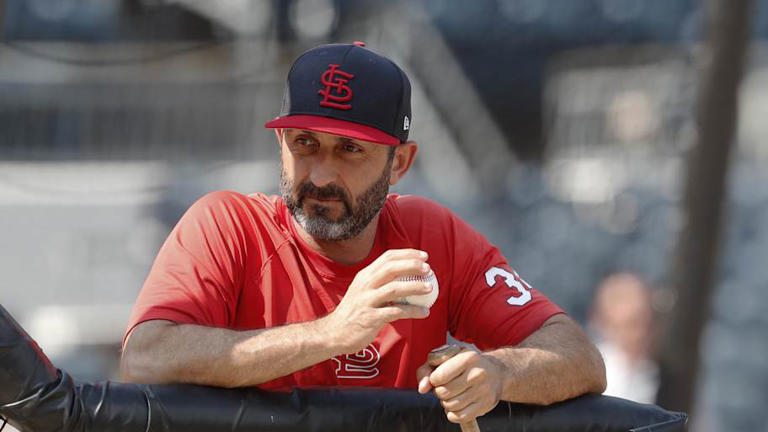 Two managerial fits for Cardinals bench coach Daniel Descalso