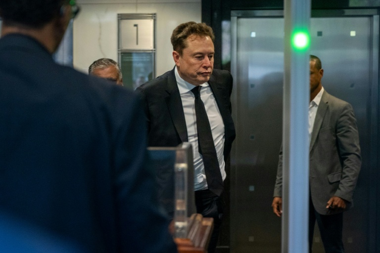 Procès OpenAI : Elon Musk attendu à la barre sous les yeux de Sam Altman