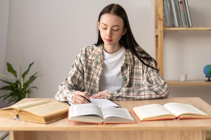 45 Absurd Rules That Schools And Workplaces Tried To Implement