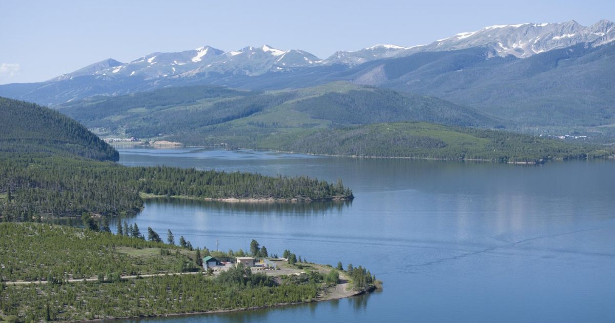 This Quiet Waterfront Town in Colorado Is Worth the Detour