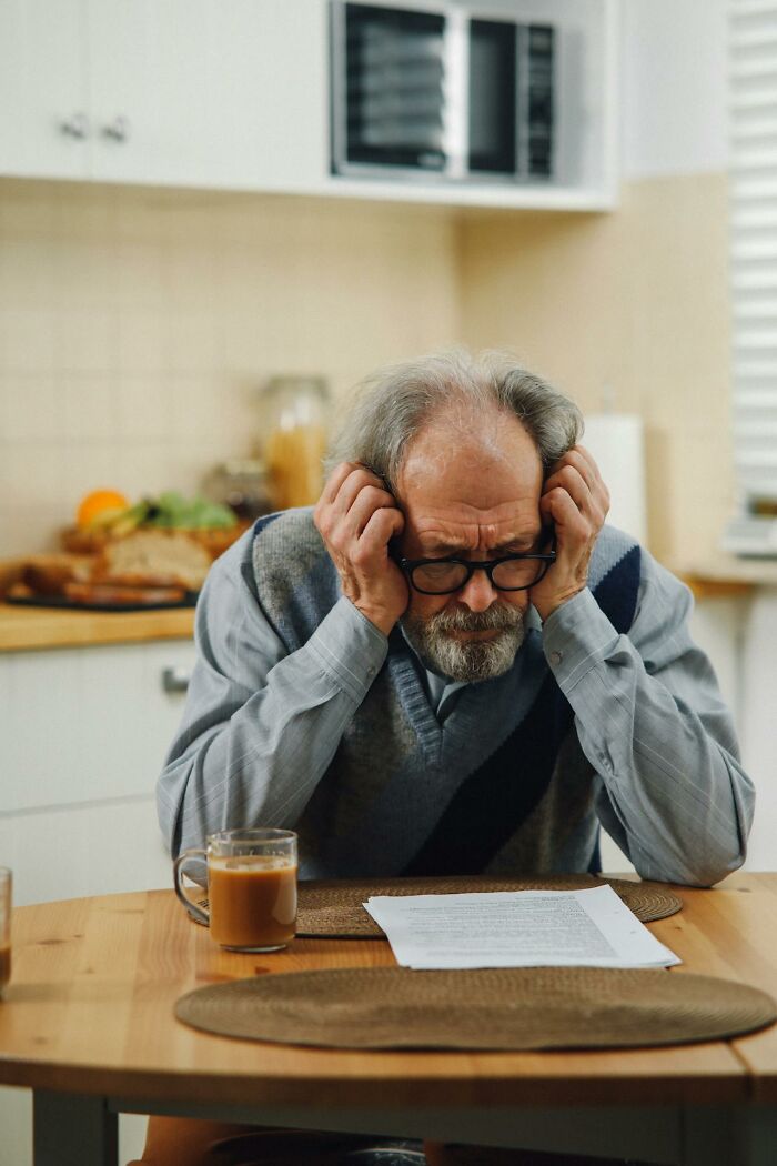 I May End Up Homeless: 70 Former Rich People Share How They Ended Up Broke