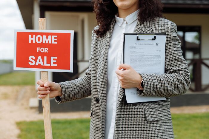 I May End Up Homeless: 70 Former Rich People Share How They Ended Up Broke