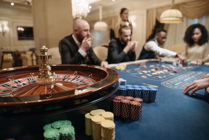 I May End Up Homeless: 70 Former Rich People Share How They Ended Up Broke