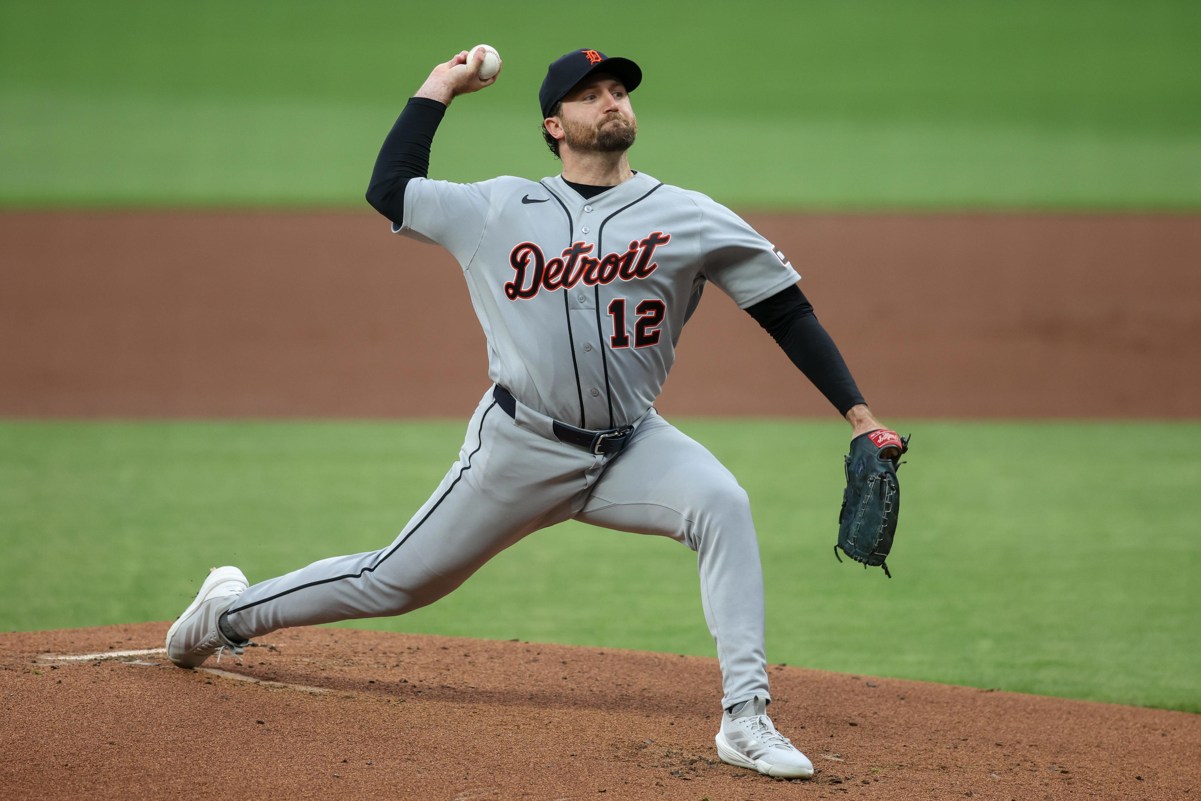Casey Mize leaves start in third inning with apparent leg injury