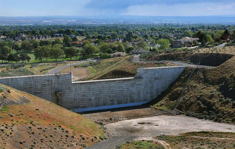 What's being built there? Construction craze near Canyon Lakes