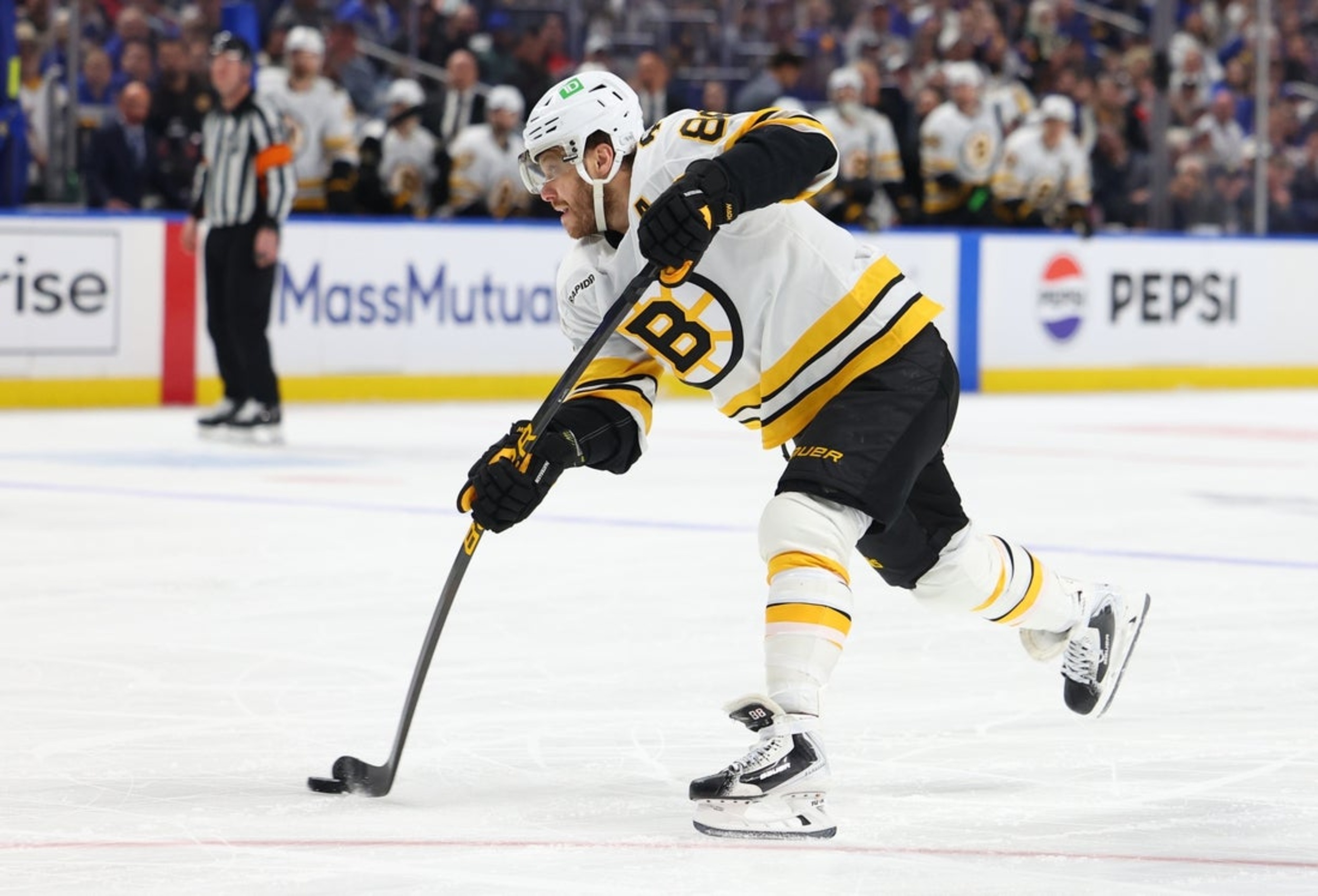 NHL roundup: David Pastrnak saves Bruins' season in OT