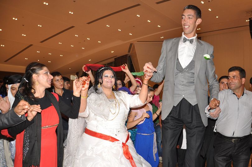 World's tallest man wedding