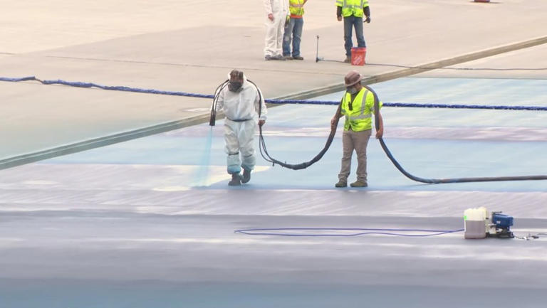 Crews continue painting Lincoln Memorial Reflecting Pool blue, raising ...