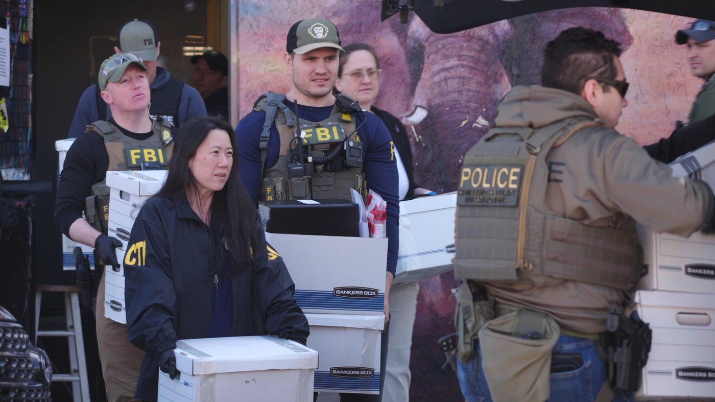 agents-armed-with-search-warrants-keep-focus-on-minnesota-in-public