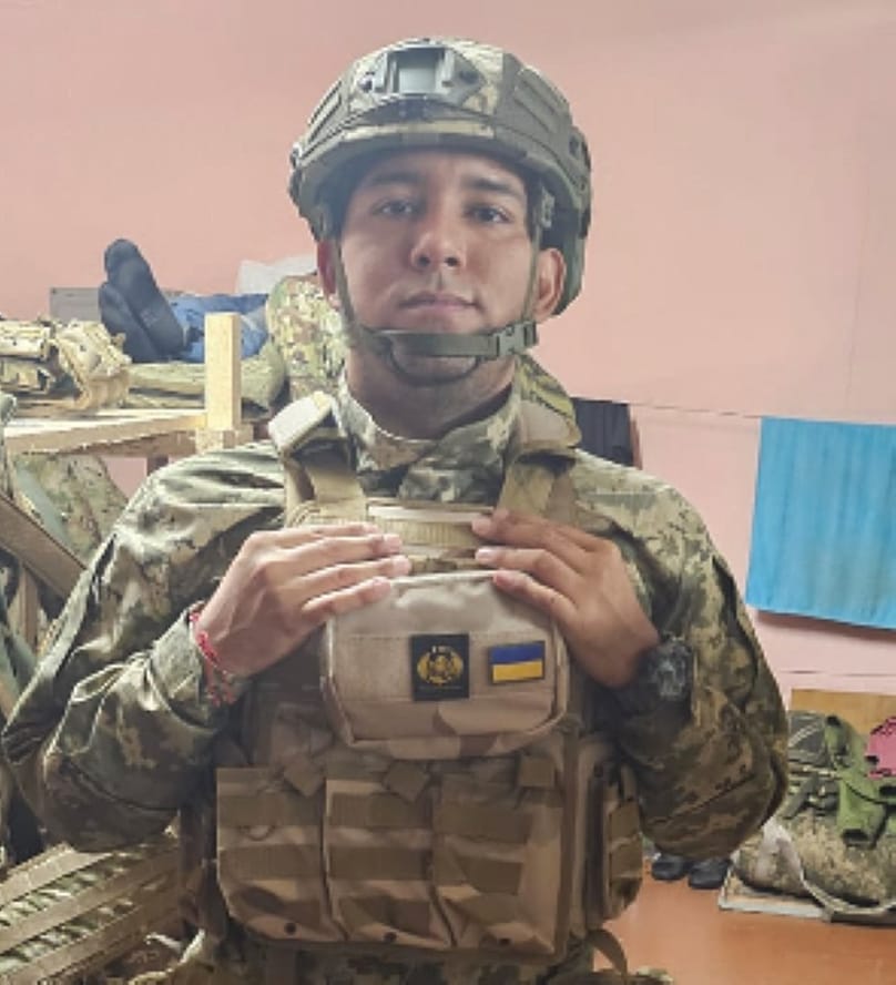 Pablo Puentes, con el uniforme del Ejército ucraniano. Cortesía de Mireya Pineda