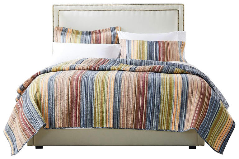 12 lightweight, reversible quilts that offer all the comfort with twice ...