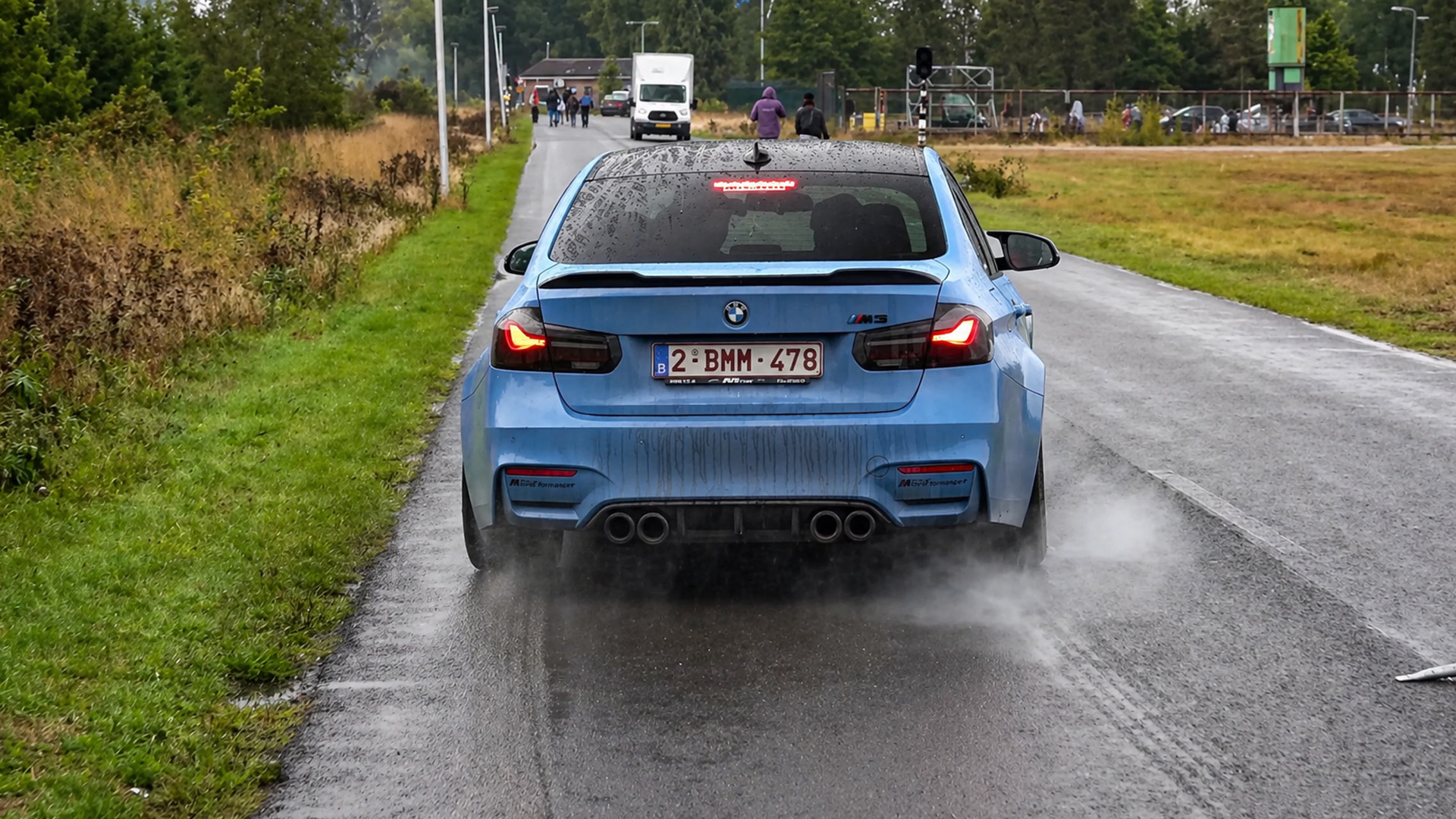 Auto Verliert Flssigkeit Vorne Links
