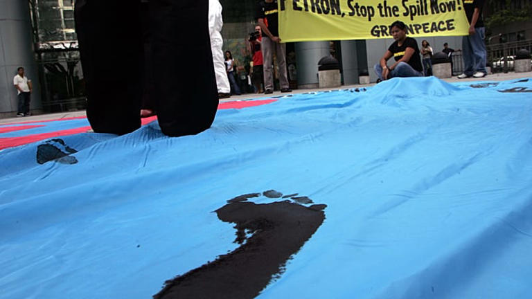 Greenpeace stages beach protest against fossil fuels during Colombia ...