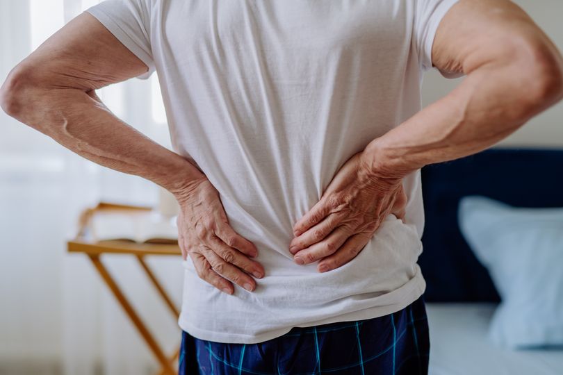 Oncologist warns not to ignore 'dull' back pain