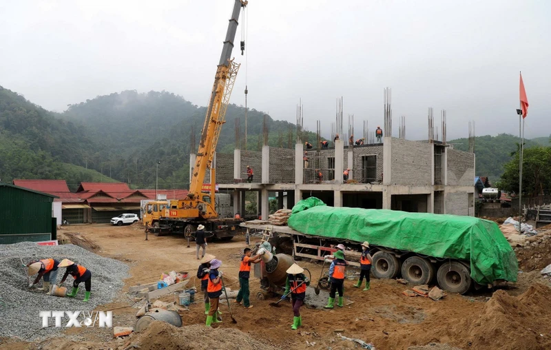 Sơn La: Công trường tấp nập ngày đêm xây dựng trường học nơi phên dậu Tổ quốc