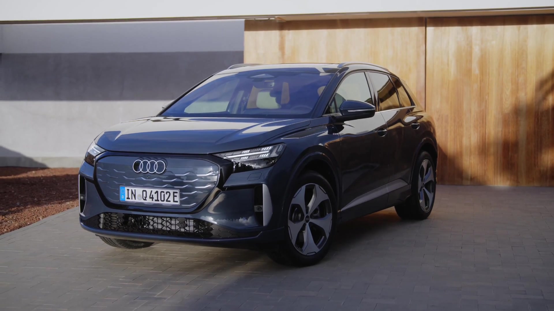 Audi Q4 Sportback e-tron quattro performance design in Plasma Blue