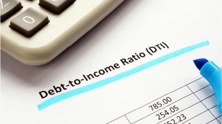 Using a personal loan? Here’s how to keep your debt-to-income ratio healthy
