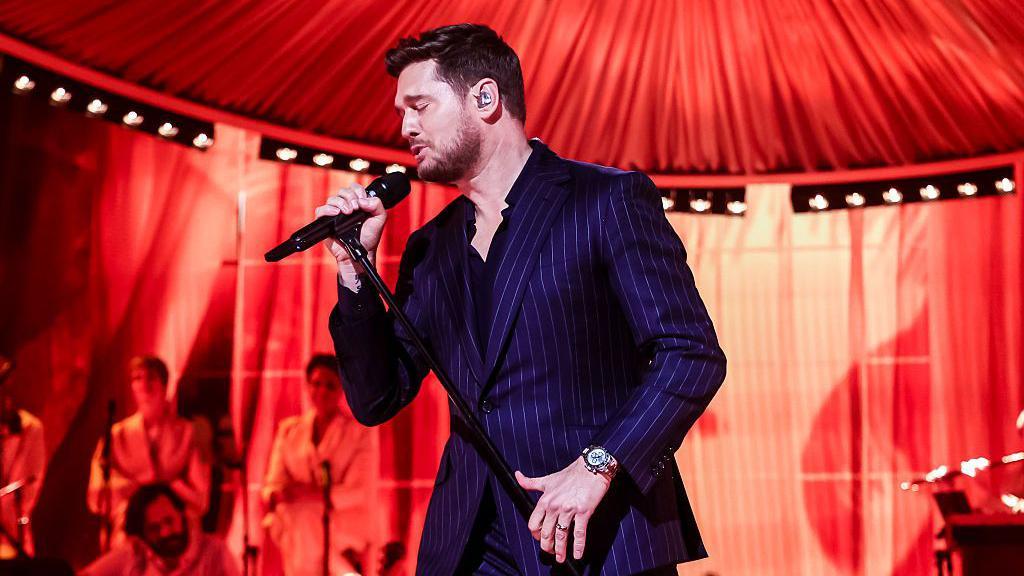 'I call them Bublé-bies' - Singer jokes population doubles after his gigs
