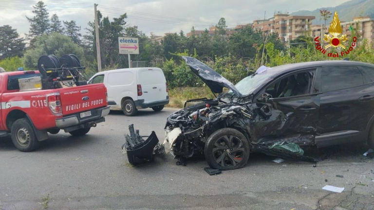Palermo, scontro fra tre auto e un furgone: cinque feriti, due sono gravi