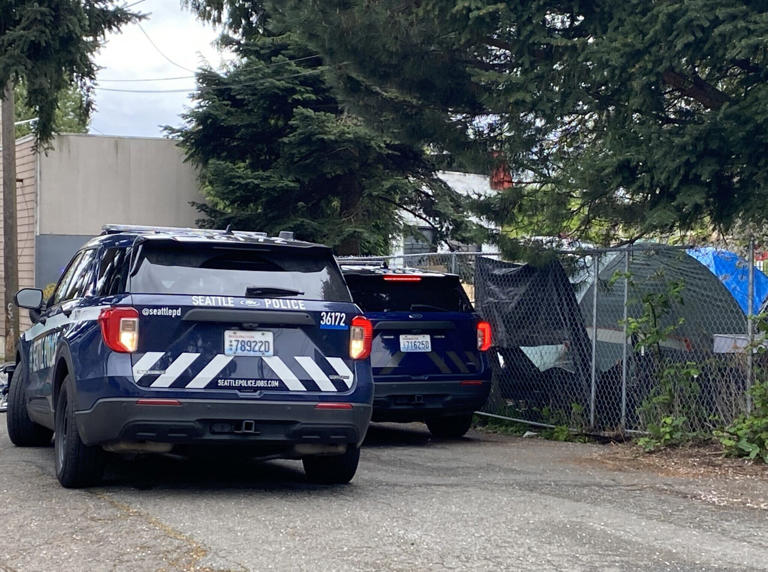 Police looking for person who shot man in White Center