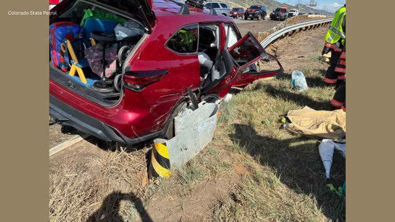 1 killed, 1 taken to the hospital after deadly crash south of Denver