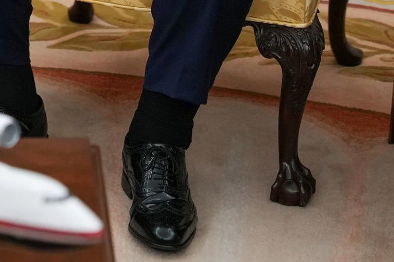 Trump's bulging cankles return as president's feet seen bursting over ...