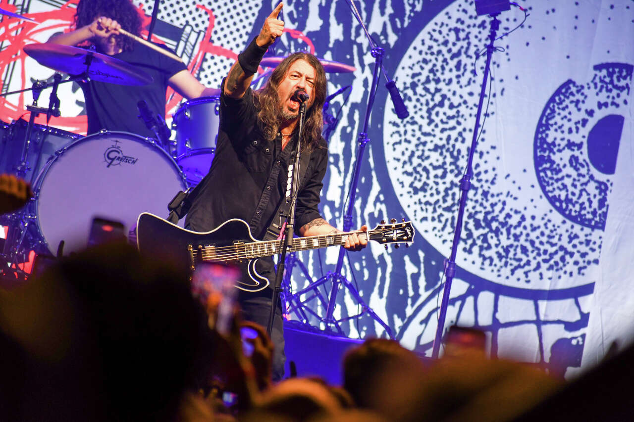 Foo Fighters kick off 'Take Cover' tour in Connecticut with nearly 3 ...