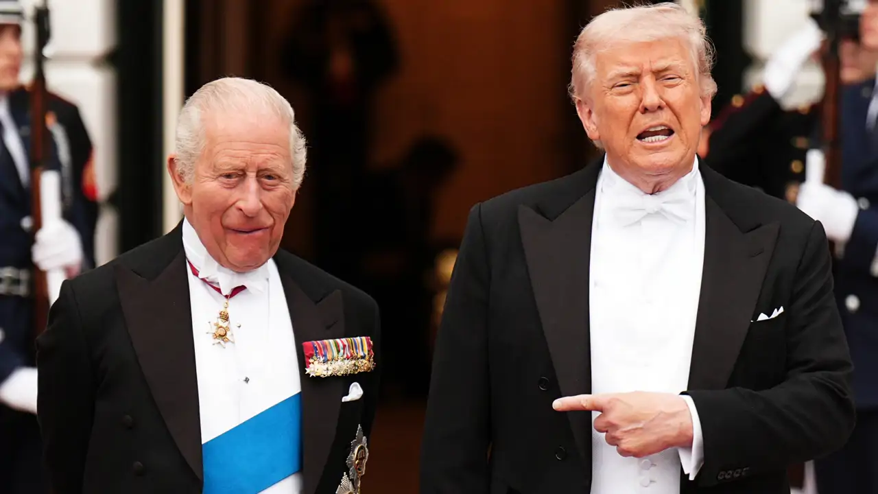 El rey Carlos III se atreve a lanzarle varias bromas a Donald Trump (y ...