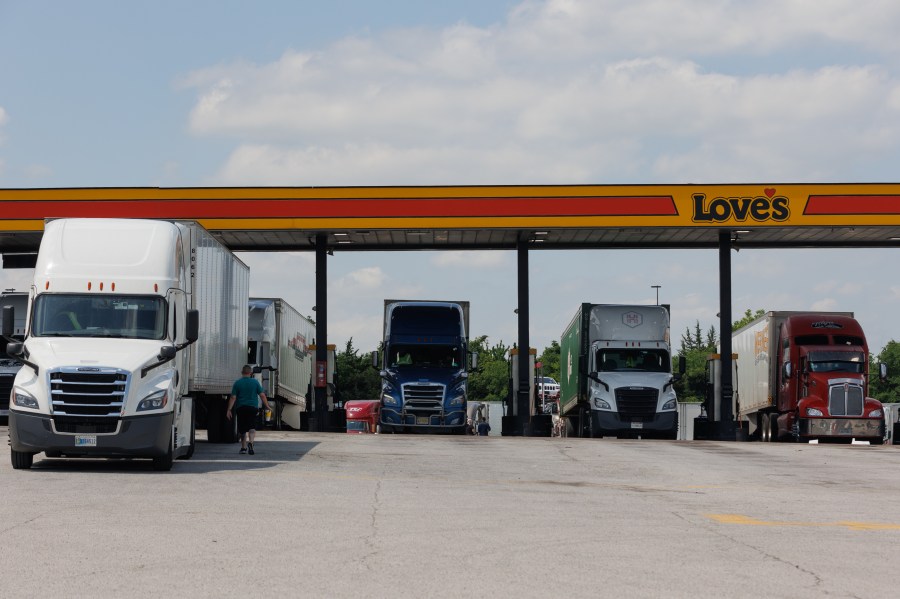Trucking schools accused of rolling out non-English speakers