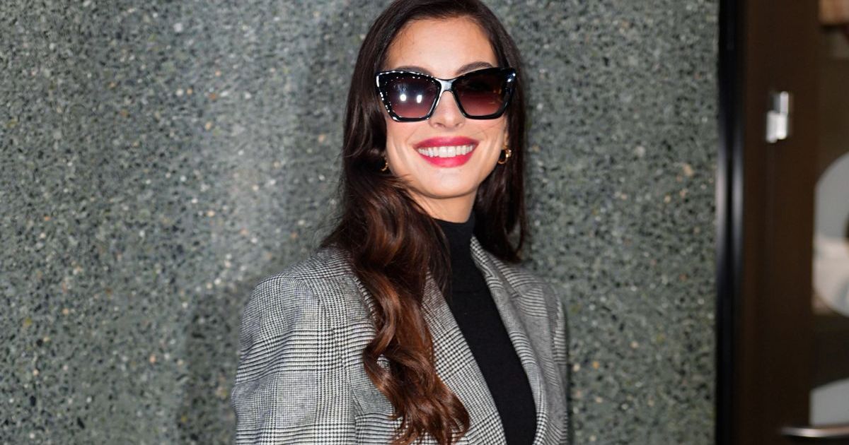 Anne Hathaway's Bina Daigeler bodysuit comes with impressive headpiece