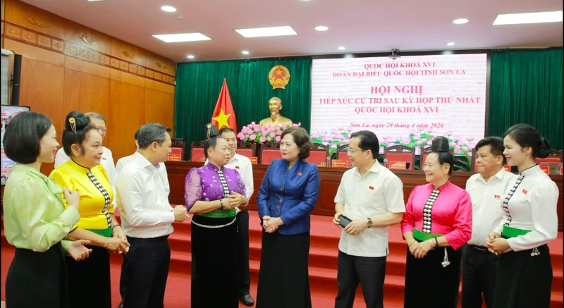 Cử tri kiến nghị làm cao tốc, sân bay để Tây Bắc bứt phá