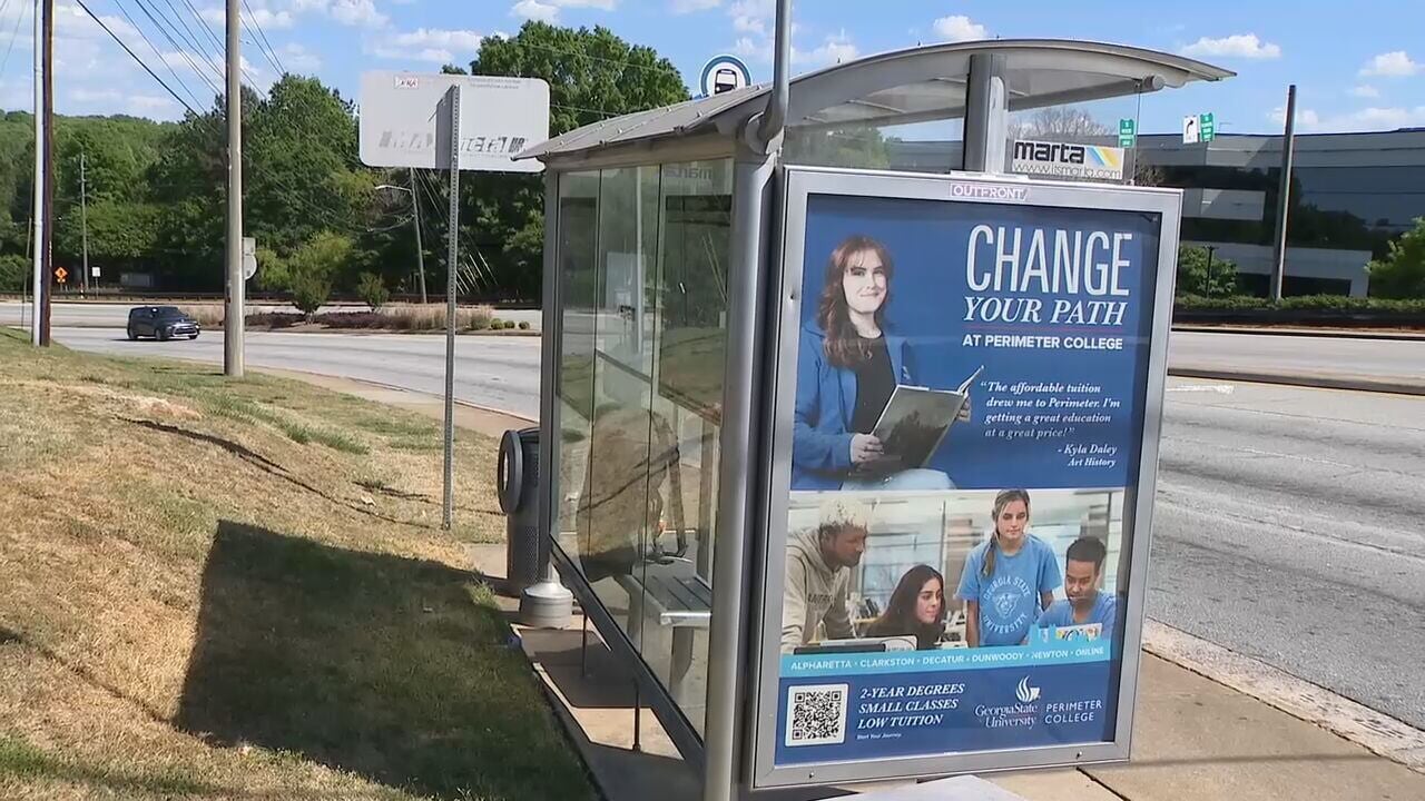 Man waiting at bus stop saw 2 people walk by. Minutes later, she’d been ...