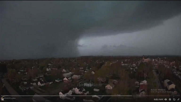 Recovery efforts underway after reported tornado in Lena, Illinois ...