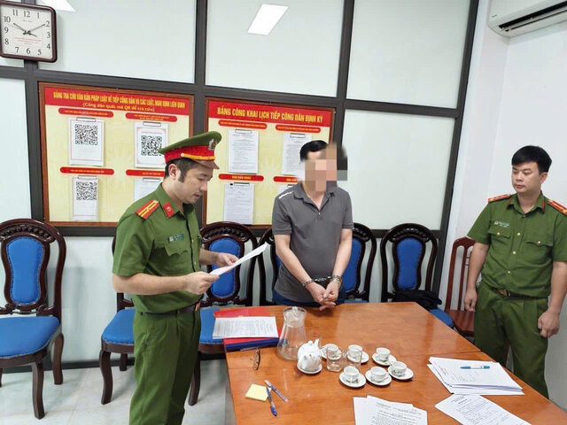 Lừa đảo giúp xin việc, đối tượng từng là cán bộ Ủy ban Kiểm tra Tỉnh ủy Hòa Bình bị bắt