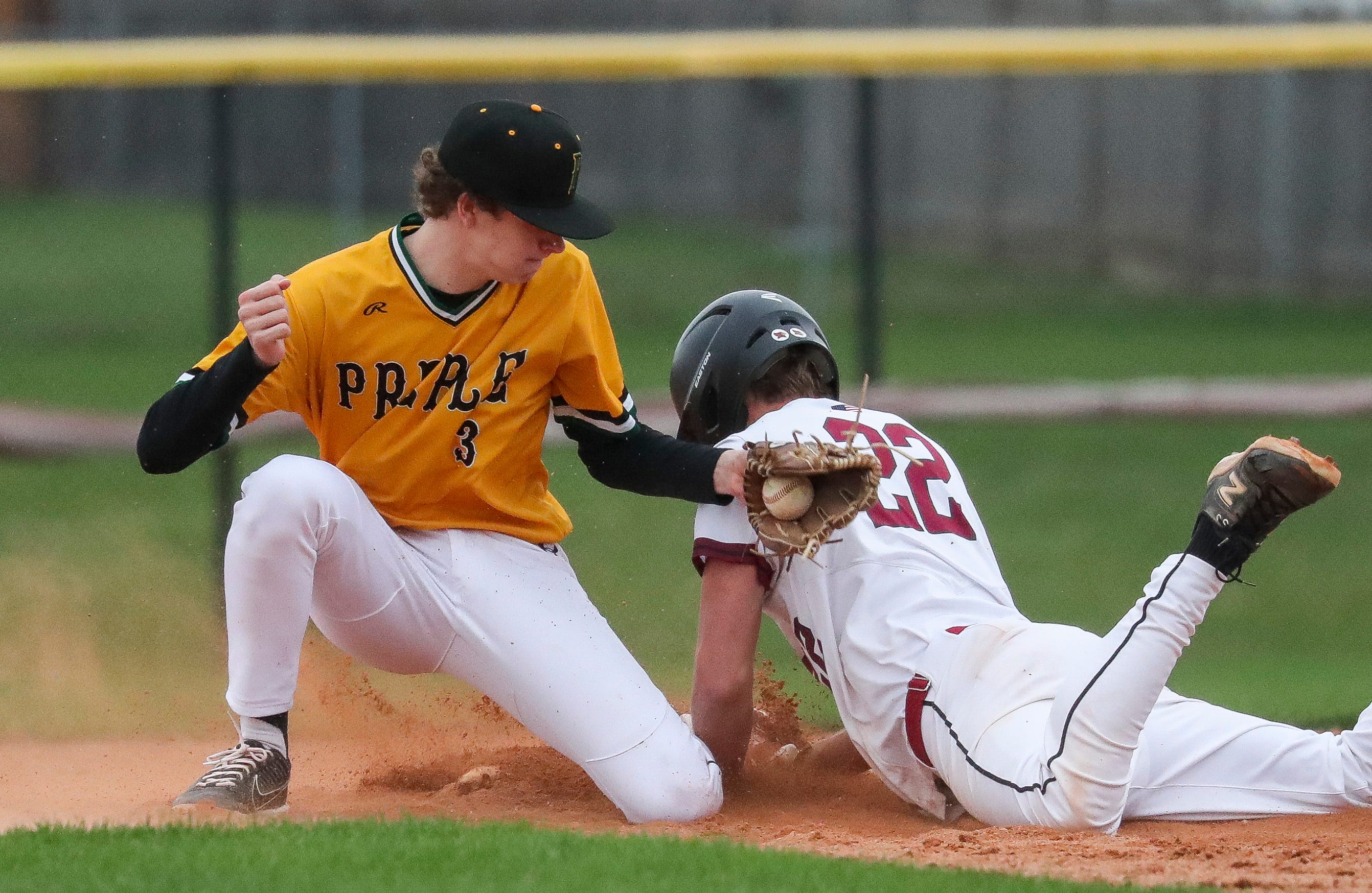 Green Bay area high school sports results for Friday, April 17