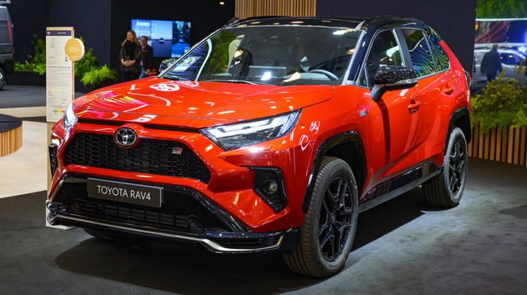 14 cars with lower repair costs than a Toyota RAV4
