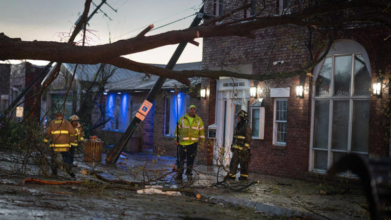 Severe weather outbreak leaves damage across Plains, Midwest