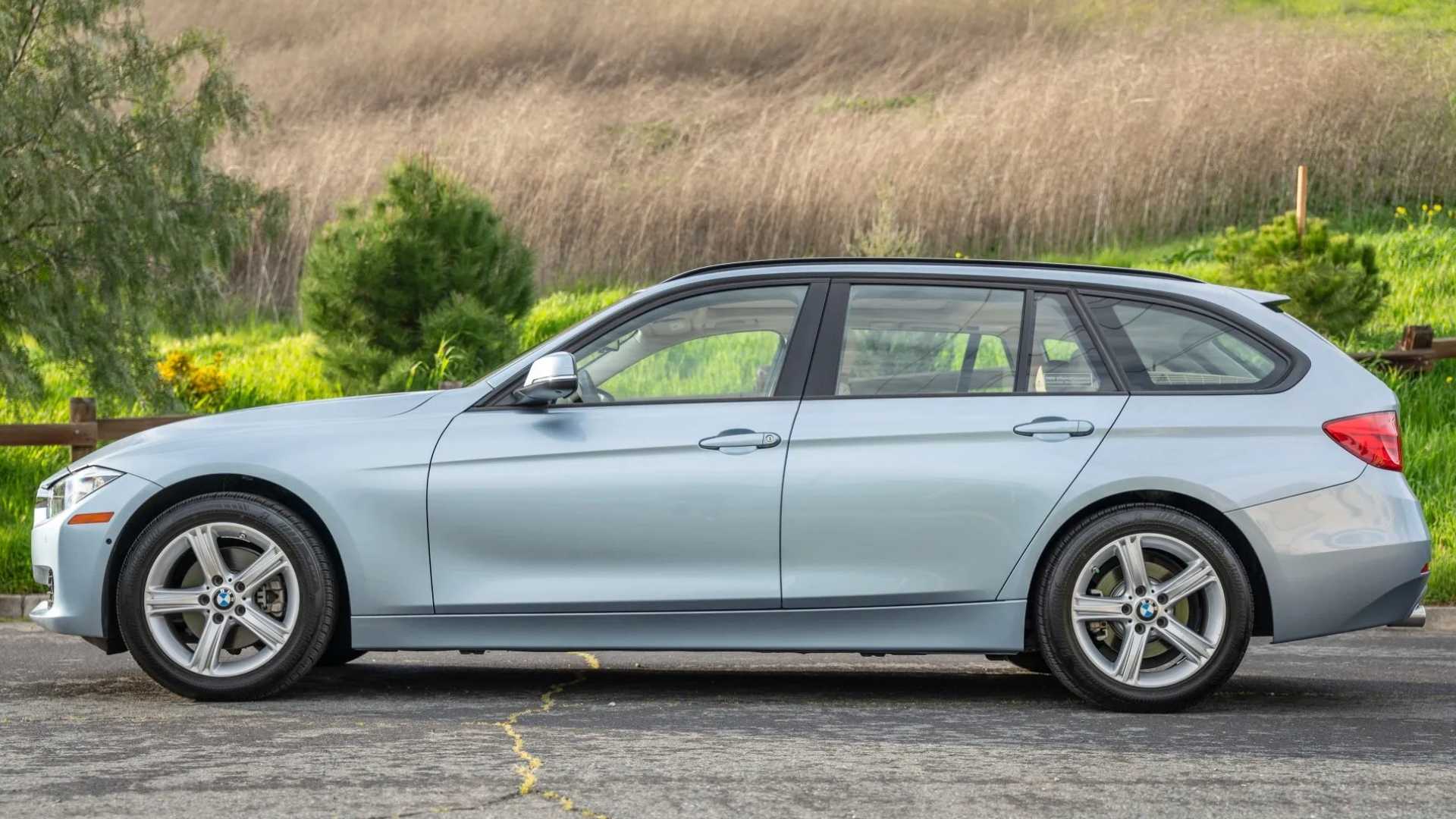 Blue 2014 BMW 328d xDrive Wagon (3)