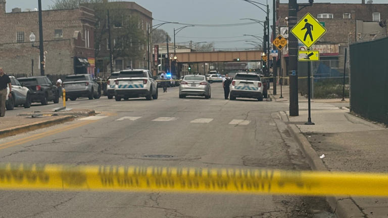 Chicago police: 3 killed, 1 critically injured in West Side shooting